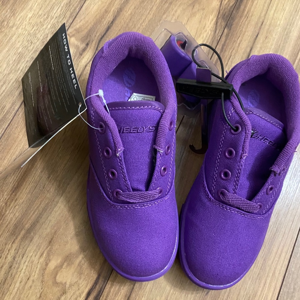 Girls 1 Heelys Shoes BNIB